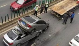 新闻爆料大车车祸视频大全,揭秘事故瞬间